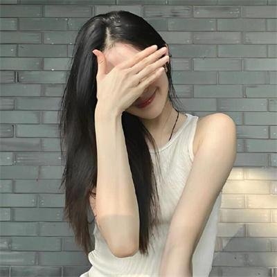 草丛中的人